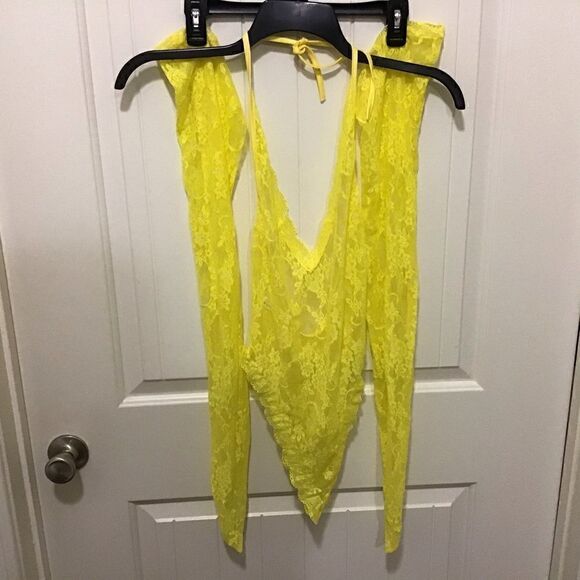 Sexy yellow 2 piece lingerie set.Size Medium - Picture 3 of 10